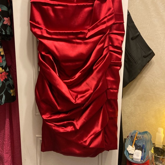 Le Chateau Red Silk Dress - Picture 4 of 8